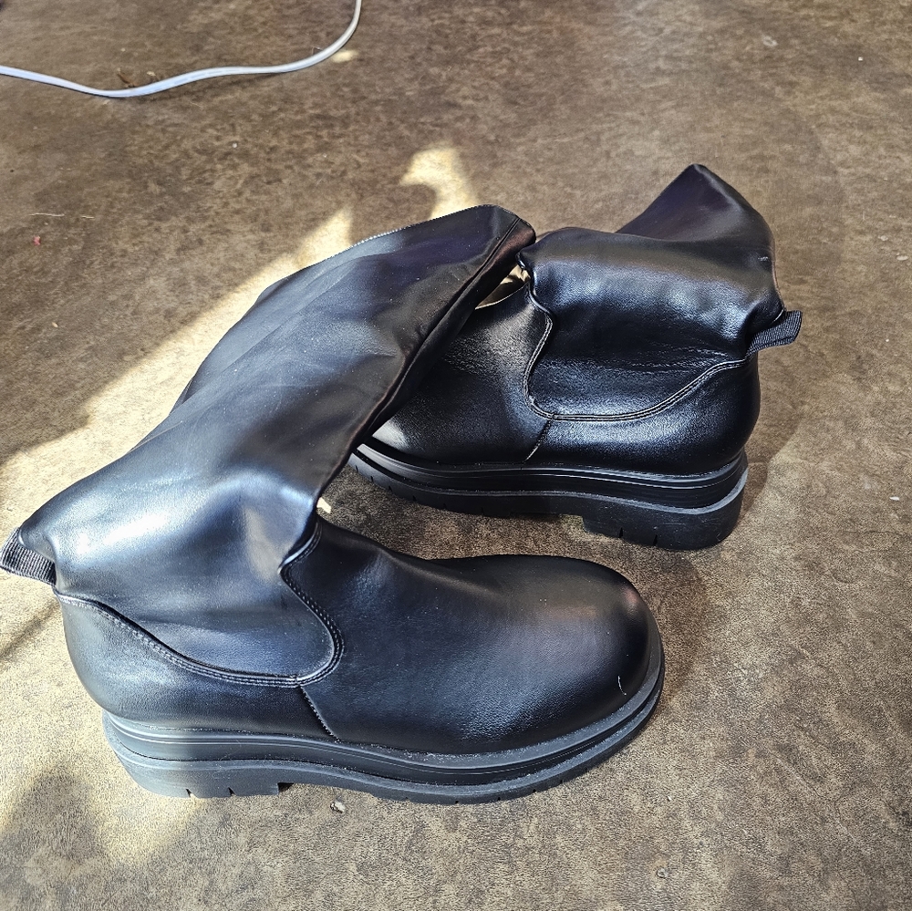 Boots - Picture 10 of 12